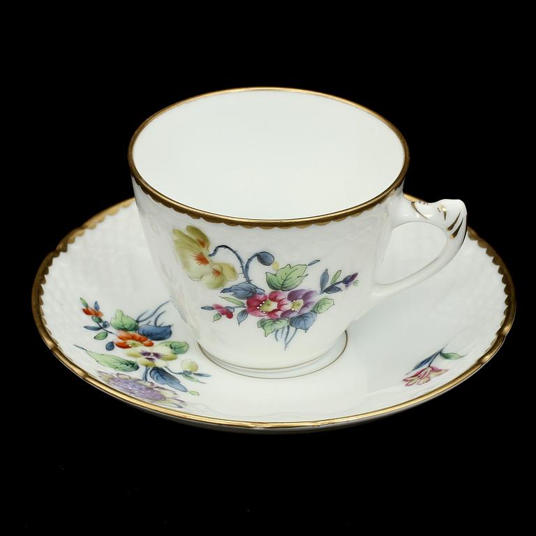 MAT- OCH KAFFESERVISDELAR, 124 st, porslin, Gustavsberg, 1900-talets första hälft.