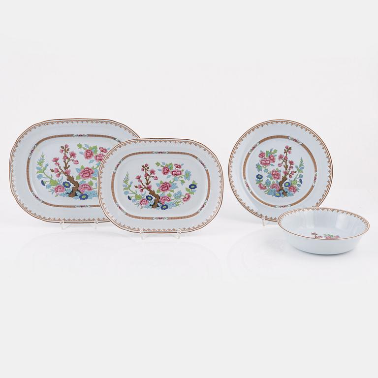 32 pieces of the 'Lotus' creamware dinner service from Rörstrand, Sweden.