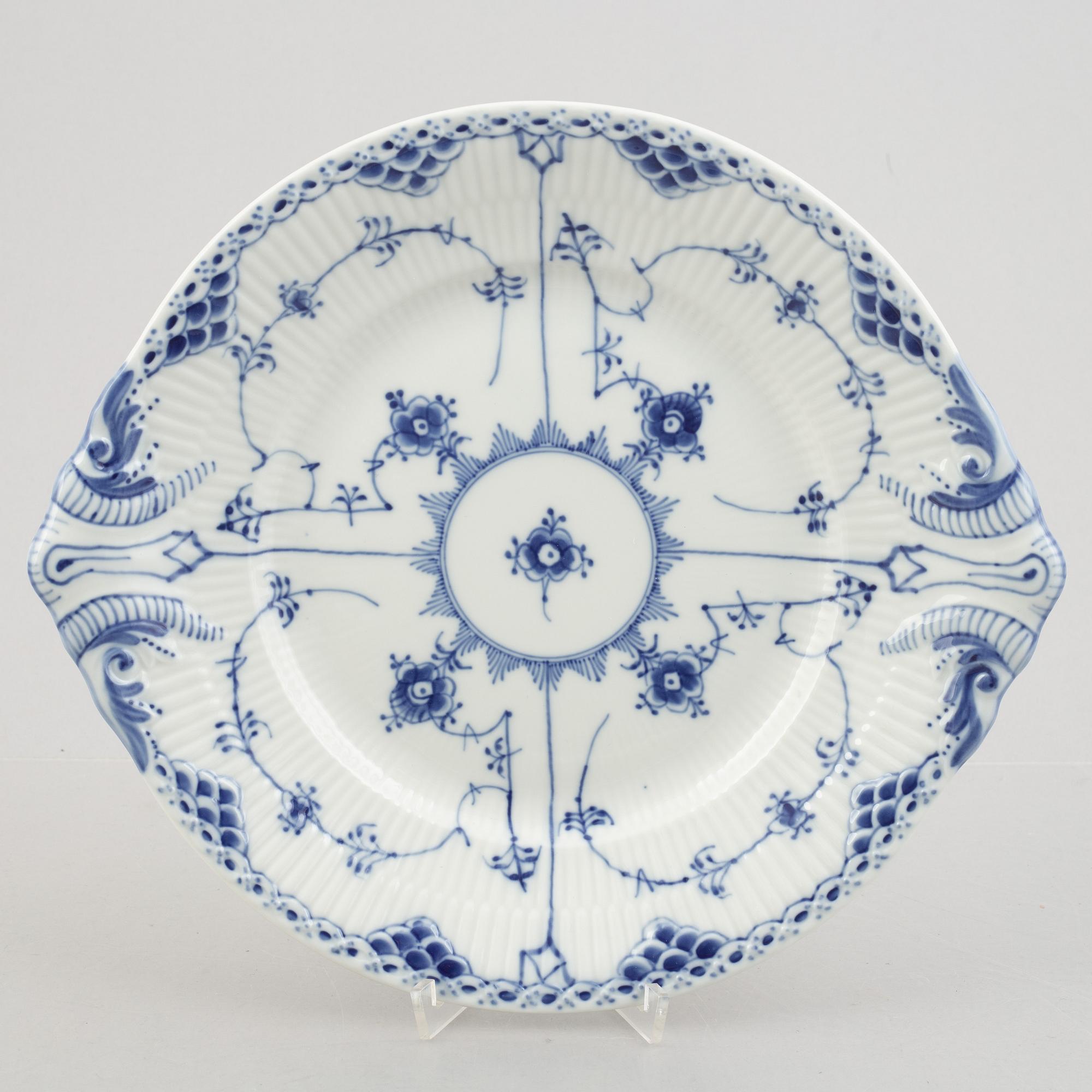 Mat- och kaffeservis, 78 delar, porslin, "Musselmalet", Royal Copenhagen, Danmark.