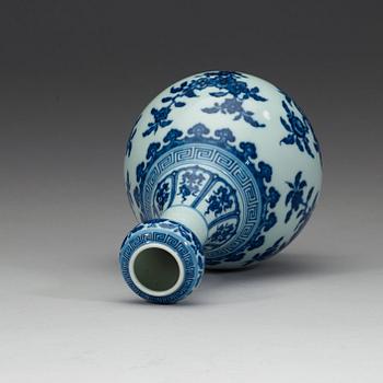 A blue and white vase, Qing dynasty with Qianlong seal mark.