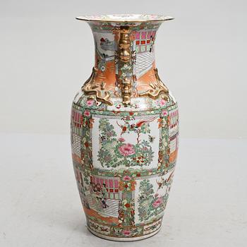 GOLVURNA, porslin, Kina, Kanton, 1900-tal.