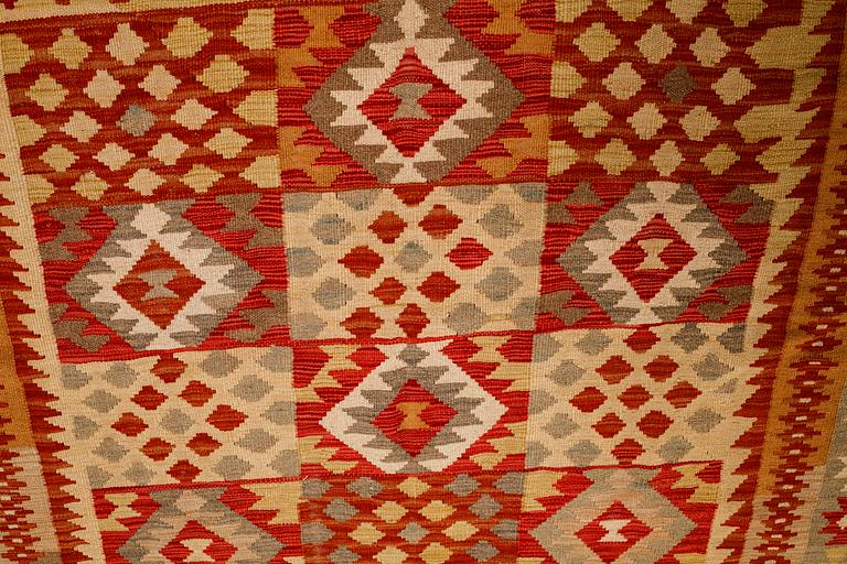 MATTA, kelim, ca 300 x 197 cm.