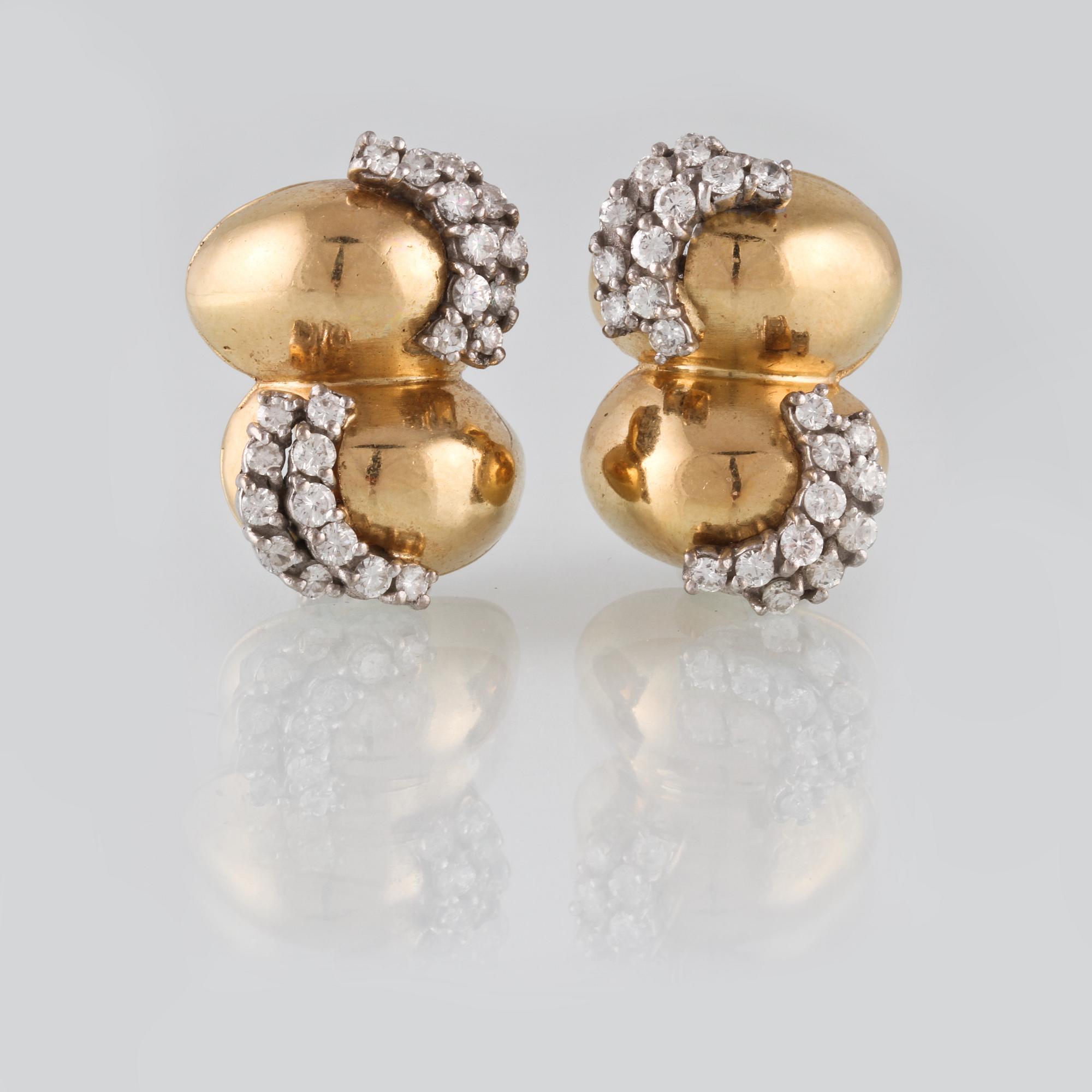 ÖRHÄNGEN, 18K guld samt 22 briljantslipade diamanter ca 2.00 ct. Vikt 24,9 gram.