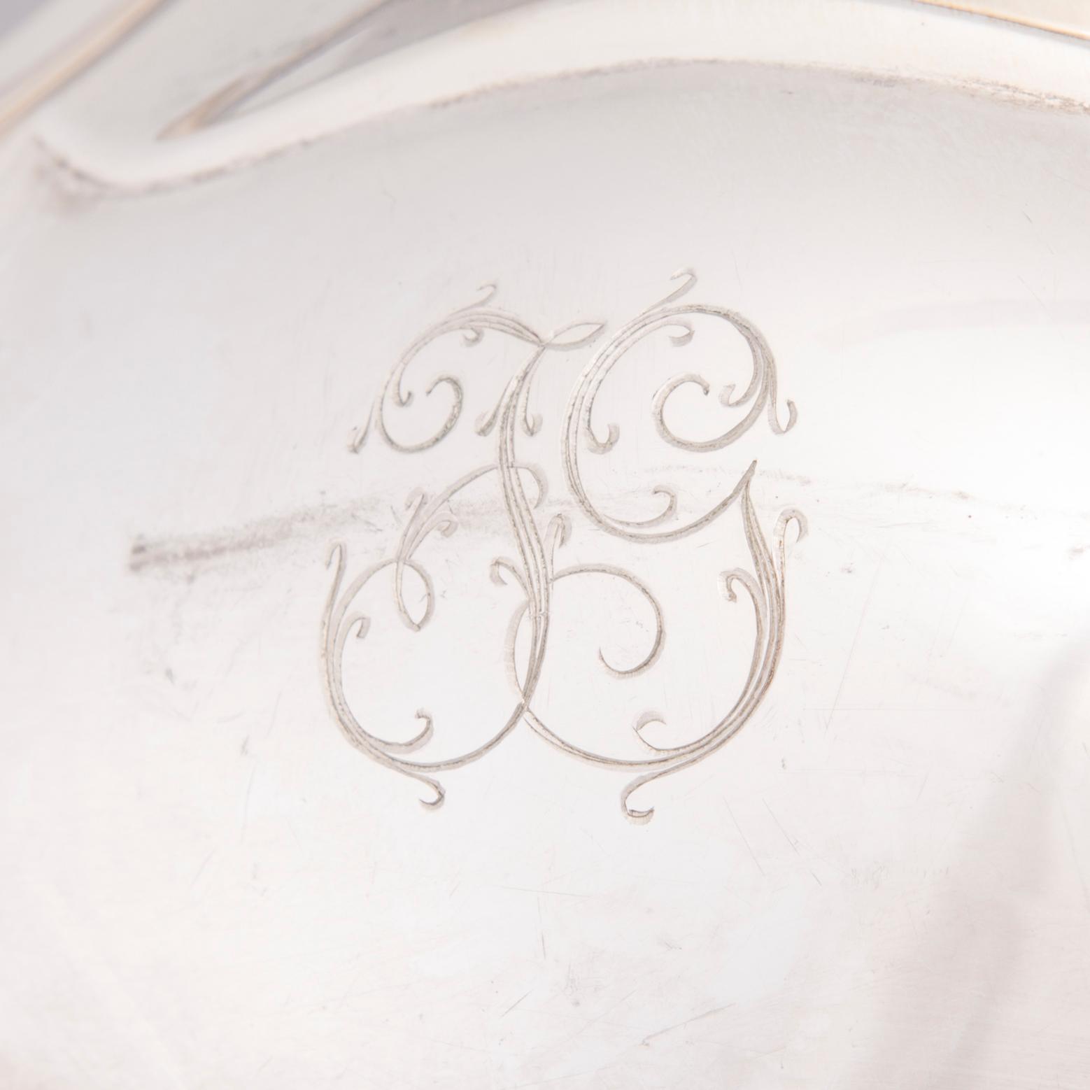 KAHVIKALUSTO, 3 osaa, hopeaa, Hopeakeskus, Hämeenlinna 1937. Paino 1143 g.