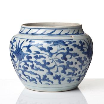 A blue and white pot, Qing dynasty, Kangxi (1662-1722).