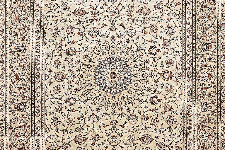 Matta, Keshan, ca 352 x 240 cm.