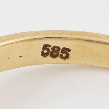 Ring 14K gold with round brilliant-cut diamonds.