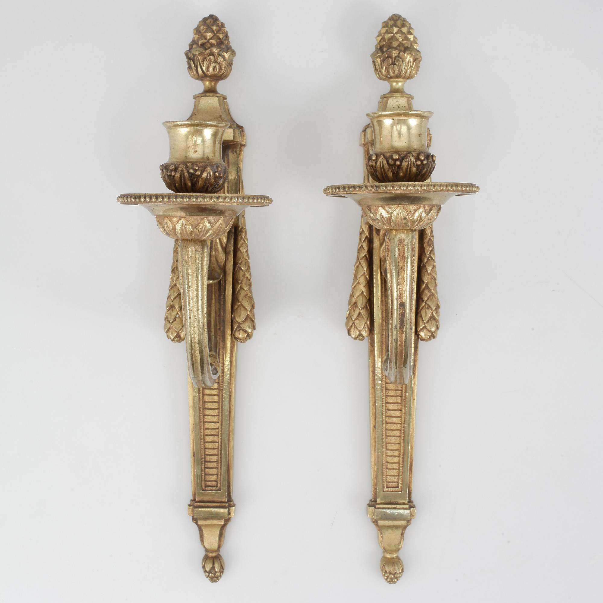 APPLIQUER, ett par, förgylld brons, Louis XVI-stil, 1900-tal.