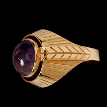 RING, 18 k guld, Stigbert, Stockholm 1954. Total vikt ca 5 g.