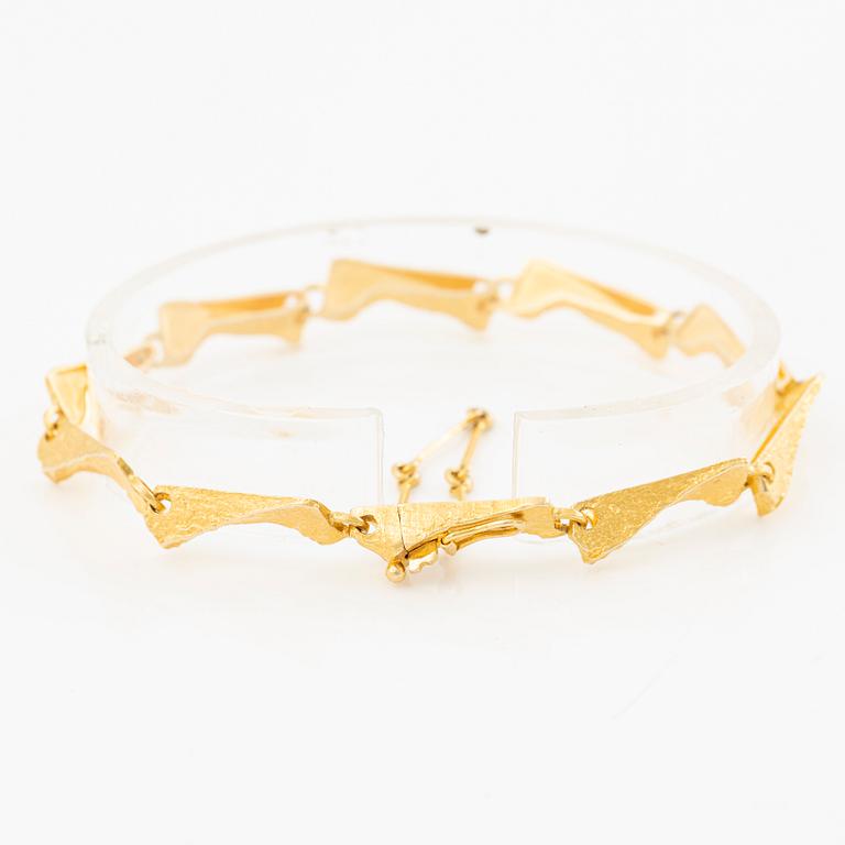 Lapponia, Björn Weckström, bracelet, “Fjällbäck”, 18K gold.