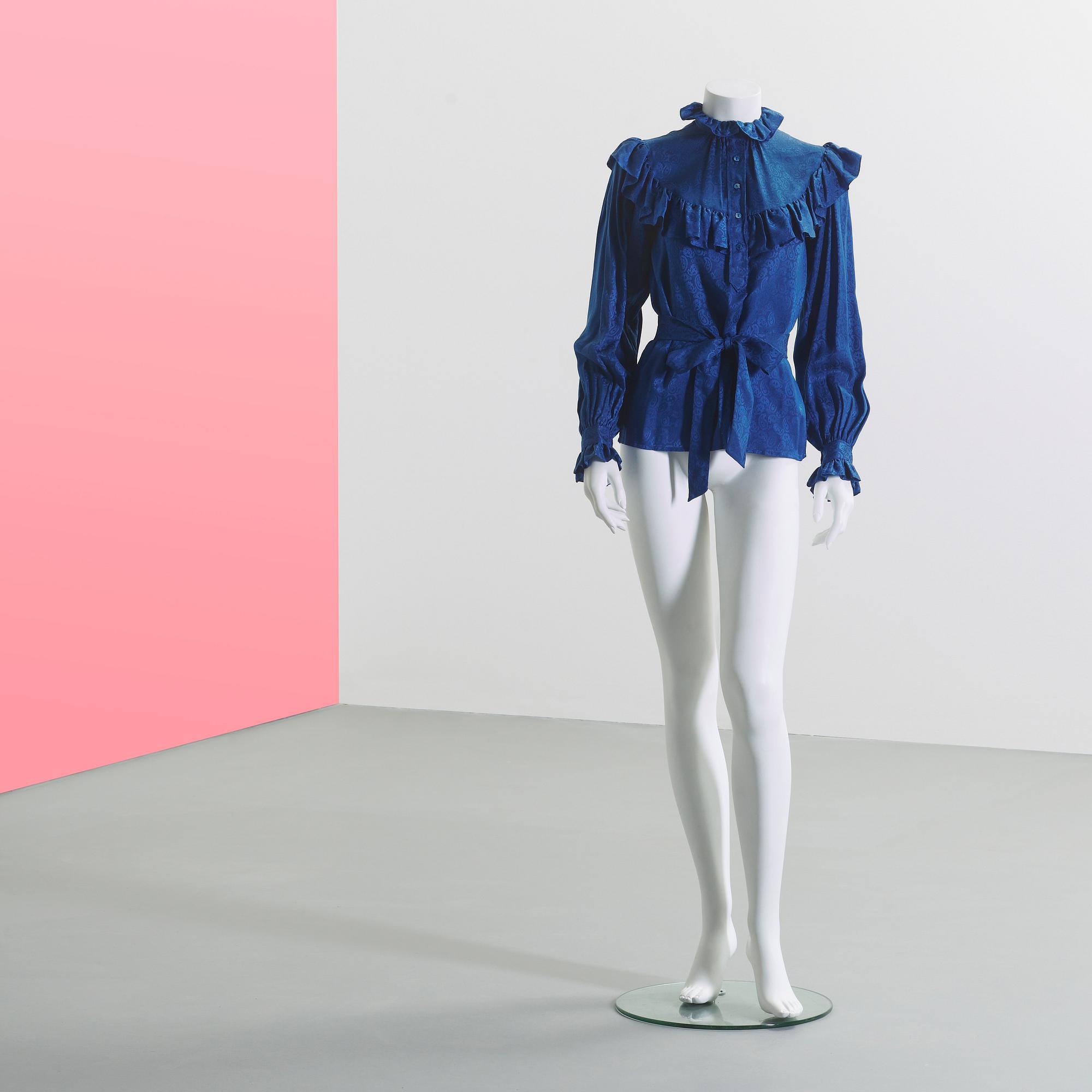 KNYTBLUS, Yves Saint Laurent.