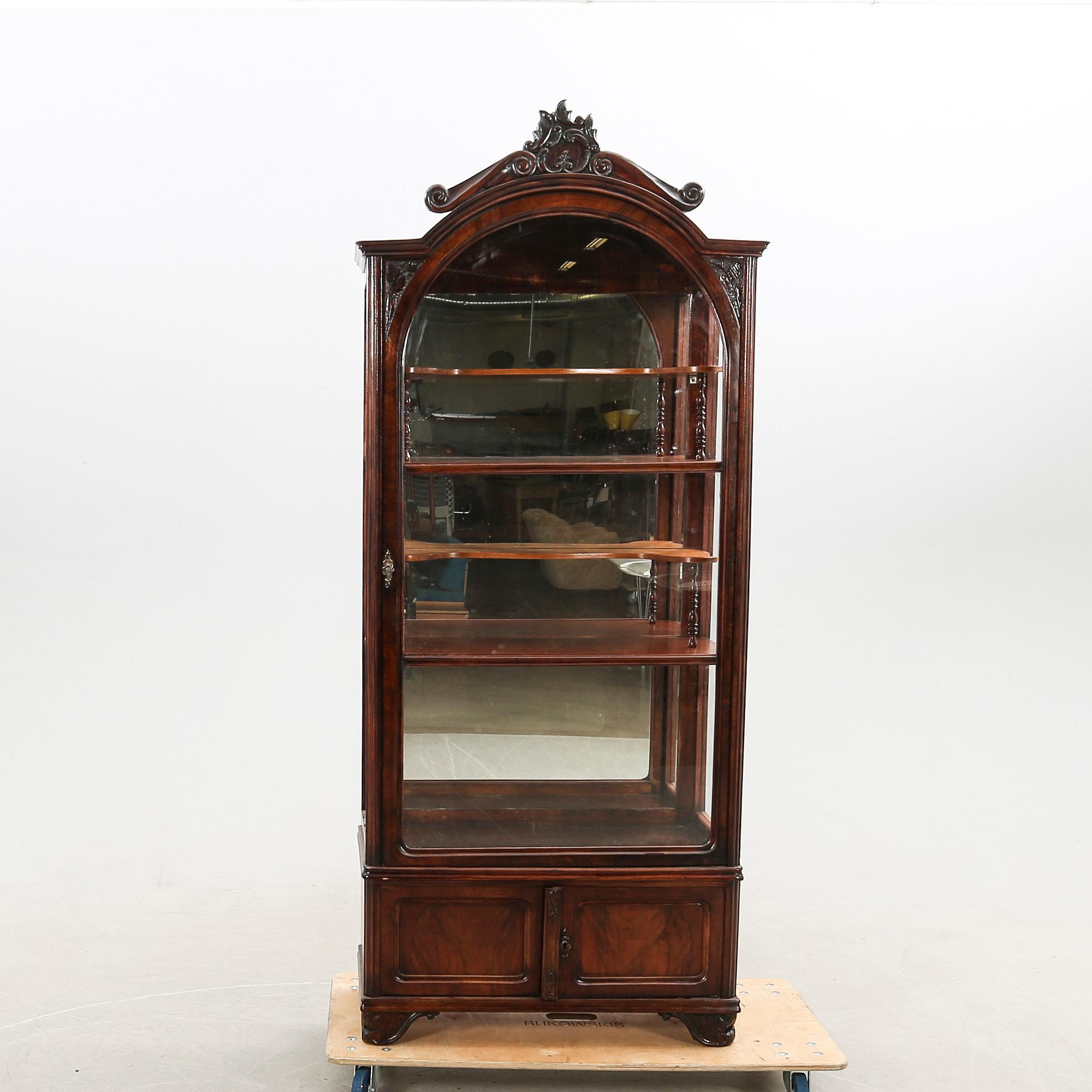 Display cabinet, first half of the 20th century.