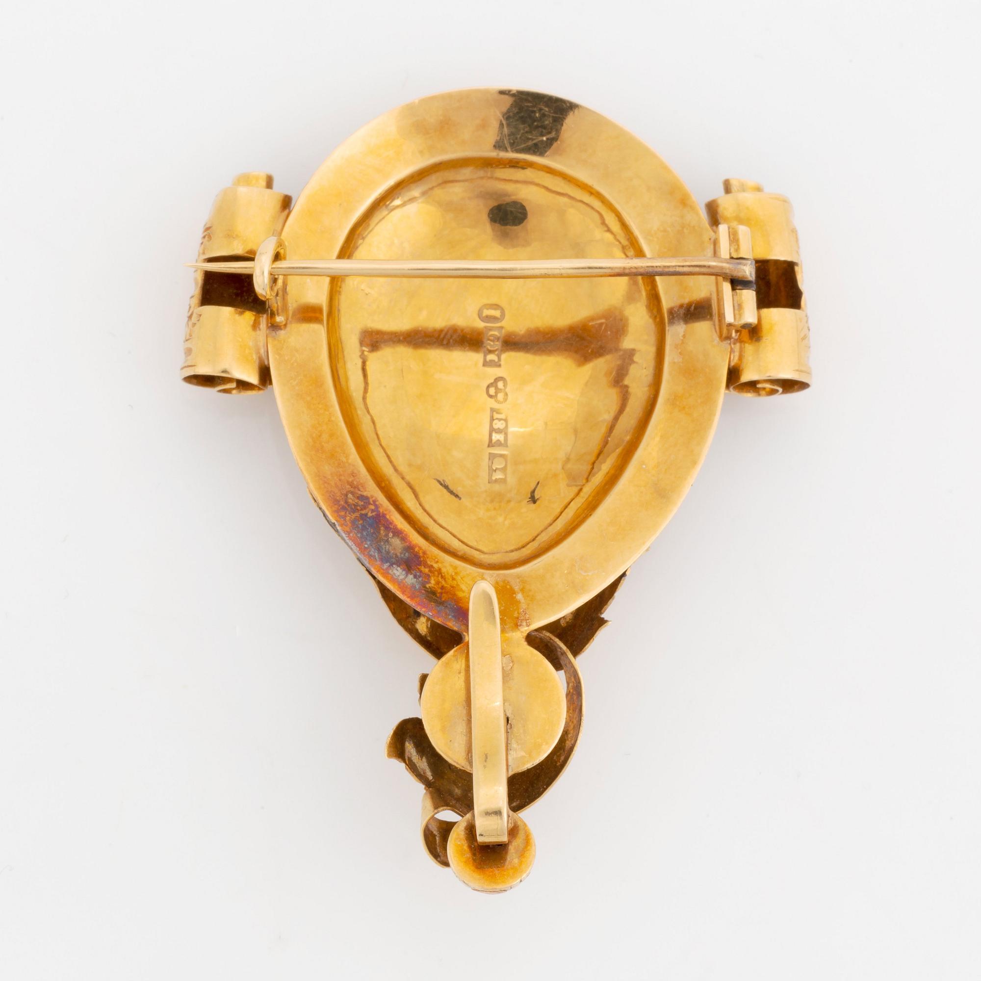 A G Möllenborg 18K gold demi parure comprising a bracelet, a brooch and a pair of earrings.