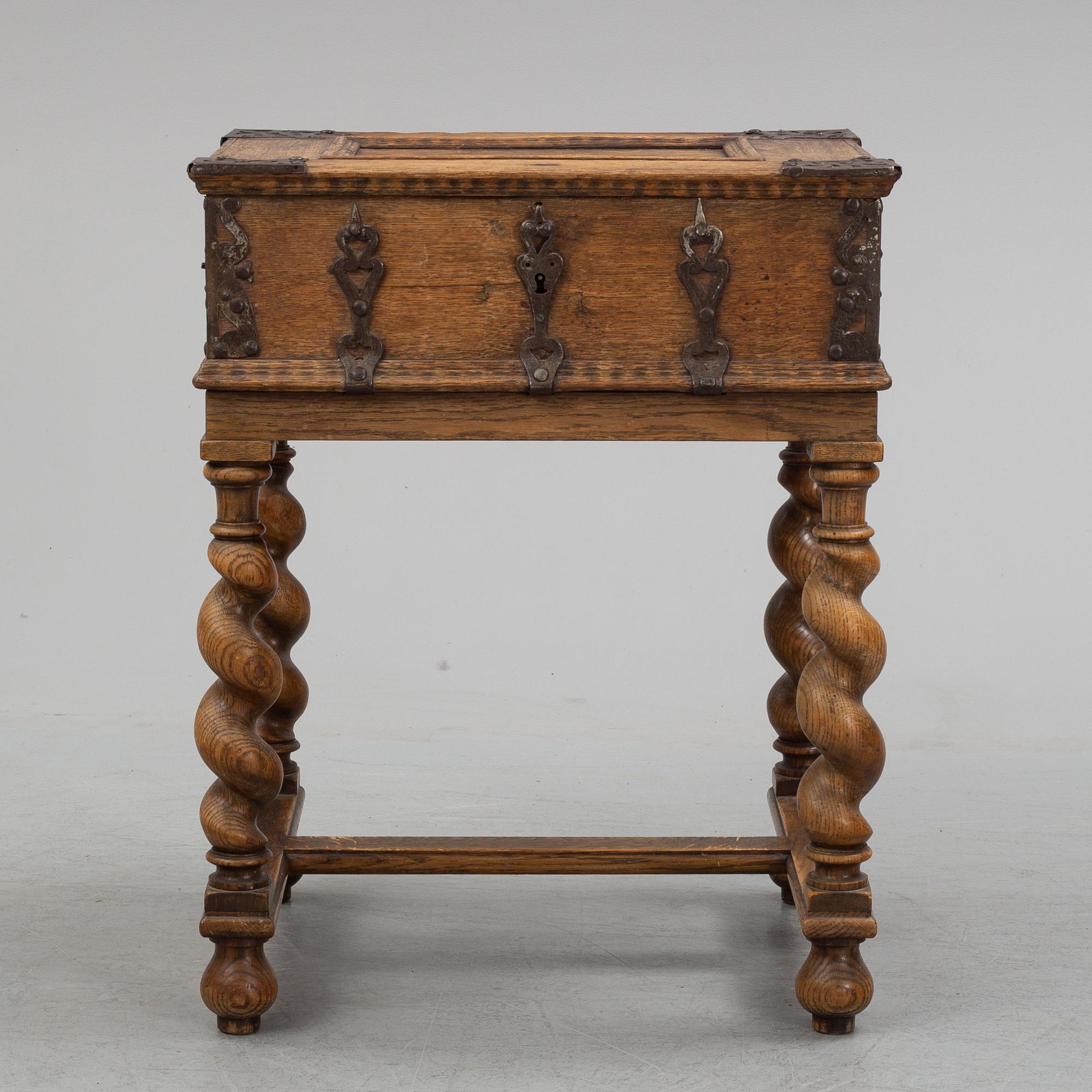 Färdskrin, barock, 1700-tal. - Bukowskis