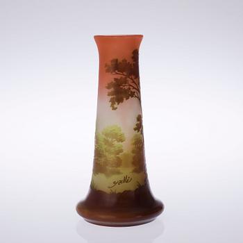 An Emile Gallé Art Nouveau cameo glass vase, France.