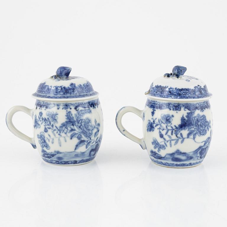 Servisdelar, porslin, 43 st, Kina, Qingdynastin, mestadels Qianlong (1735-95).