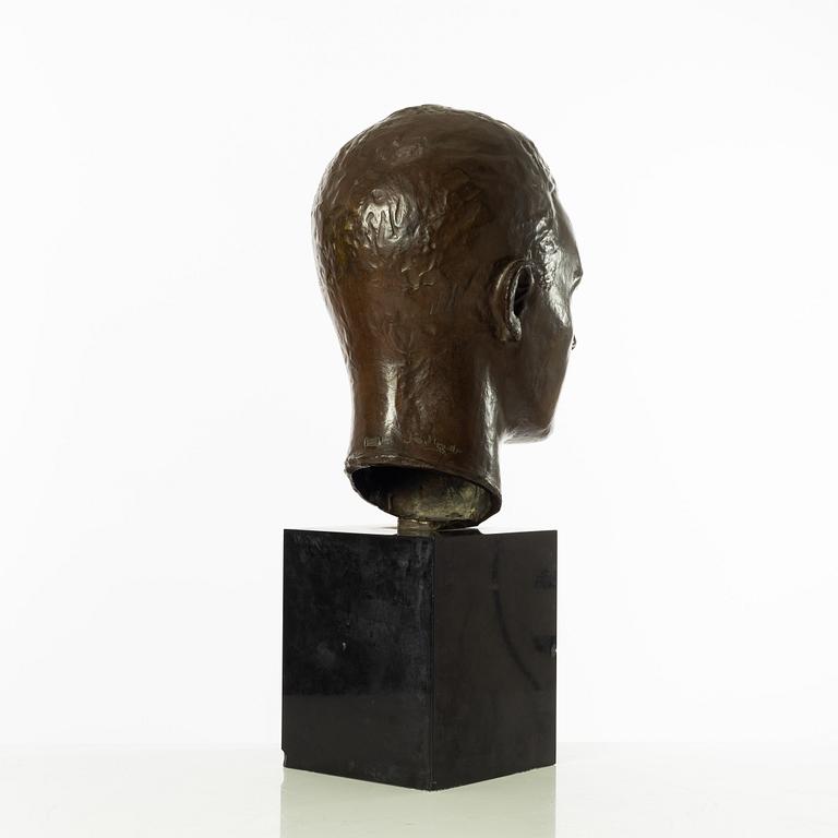 Gudmar Olovson, sculpture. Signed. Foundry mark. Bronze, total height 52 cm, length 22 cm.