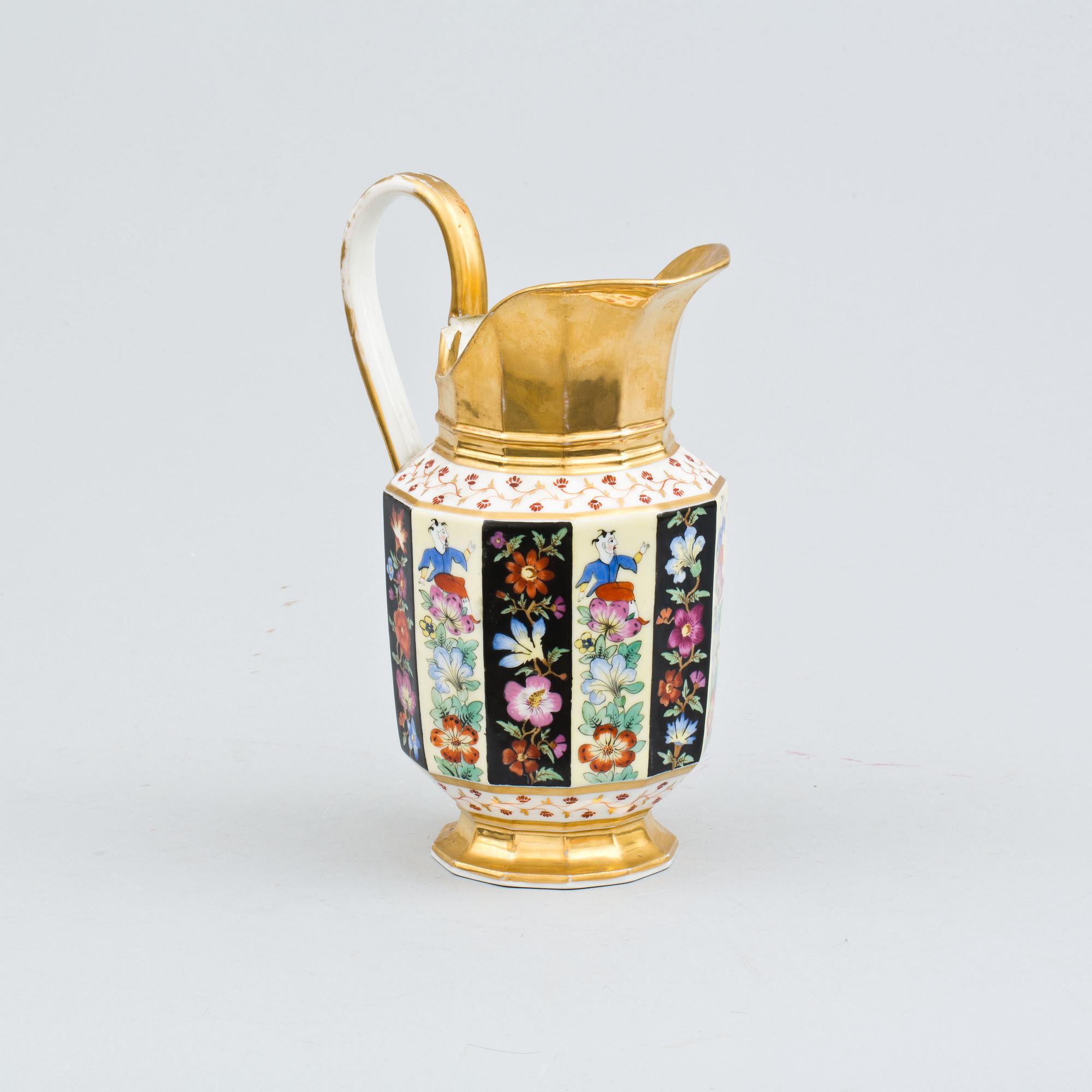 KANNA, porslin. Senempire, europa. 1800-talets andra hälft.