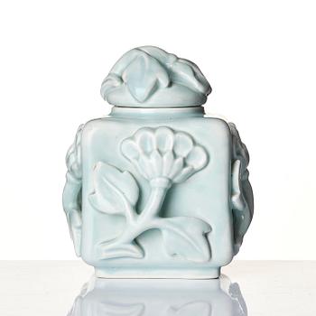 Wilhelm Kåge, a glazed ceramic tea caddy with cover, Gustavsberg, 1925.