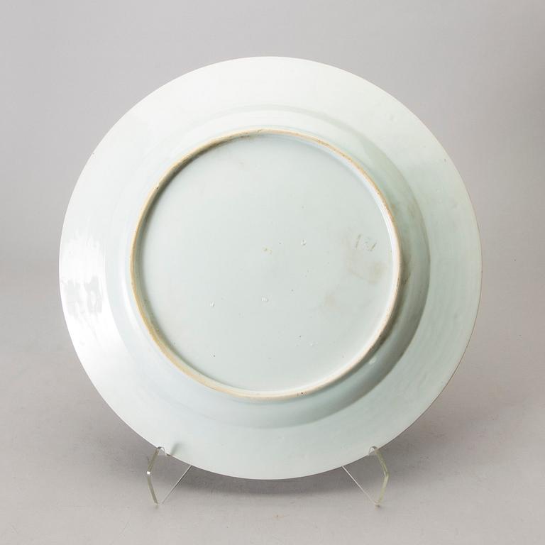 A Chinese Qianlong blue and white porcelain plate.