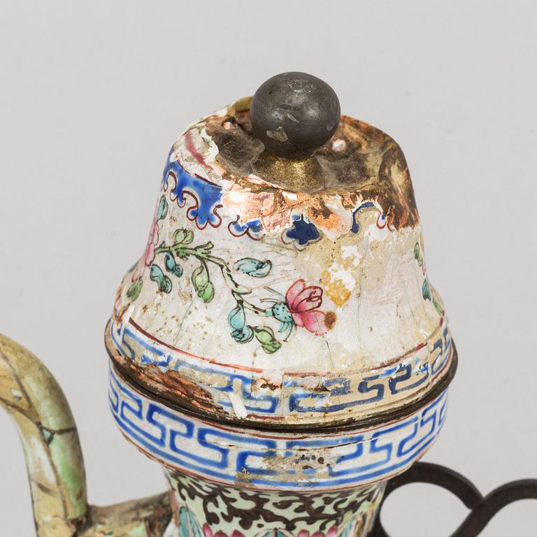 An enamel on copper coffee pot with cover, Qing dynasty, 18th Century.
