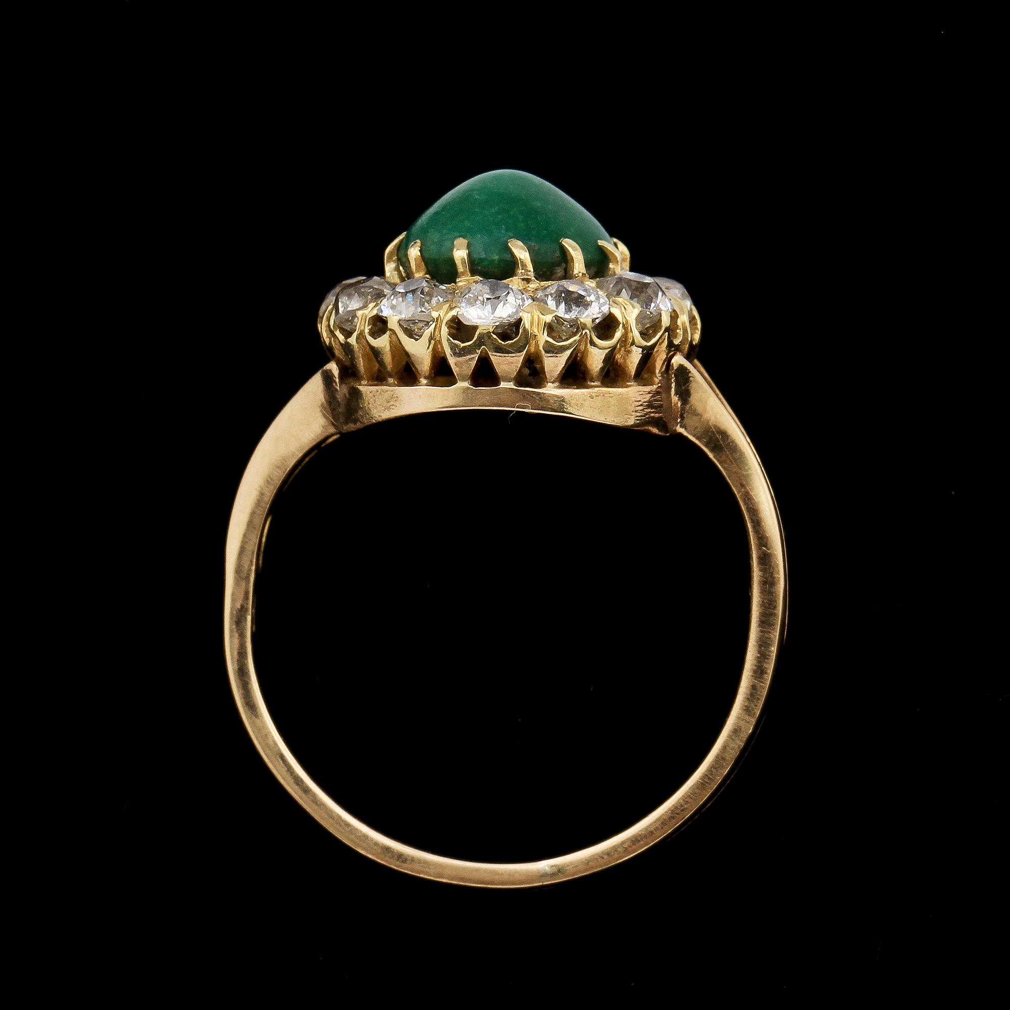 RING, 18k guld med turkos samt 12 gammalslipade diamanter, 1936. Vikt 4 g.