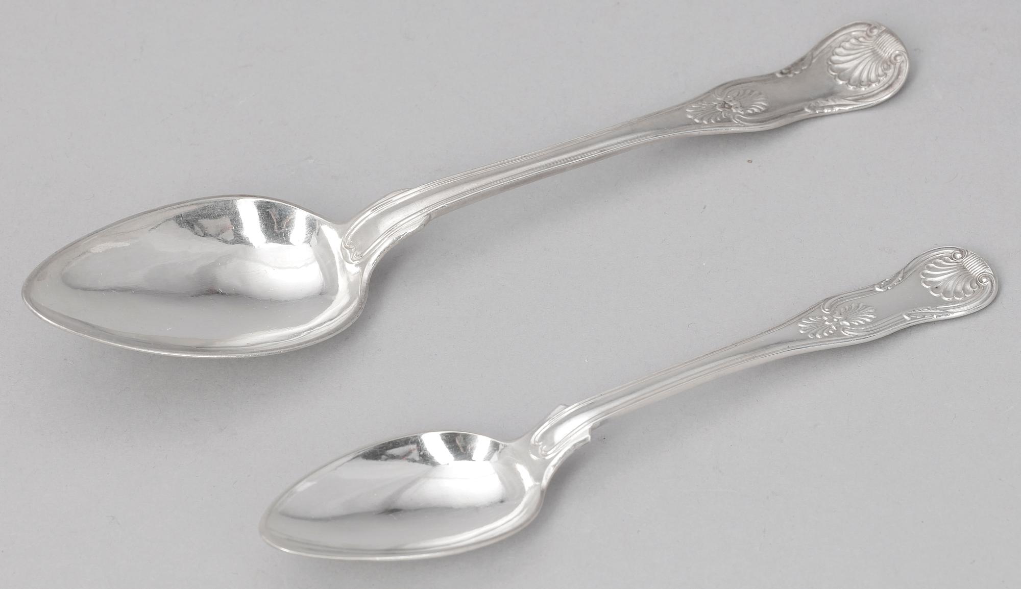 MATSKEDAR 6 st SAMT 6 st DESSERTSKEDAR, silver, "Engelsk snäck", flertal olika smeder varav bla Möllenborg. 1800-tal. Totalvikt ca 600 gram.