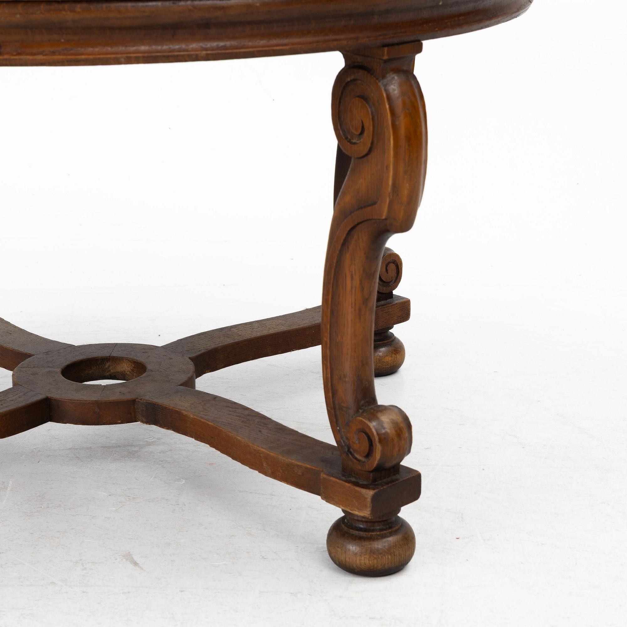 Coffee table, first half of the 20th century.