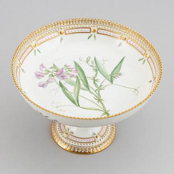 Royal Copenhagen, A porcelain 'Flora Danica' tazza, Denmark.