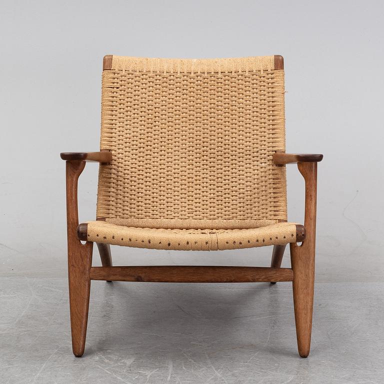 A model CH-25 easy chair by Hans J Wegner.