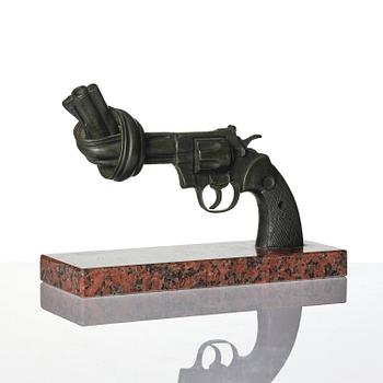 Carl Fredrik Reuterswärd, "Non-Violence".