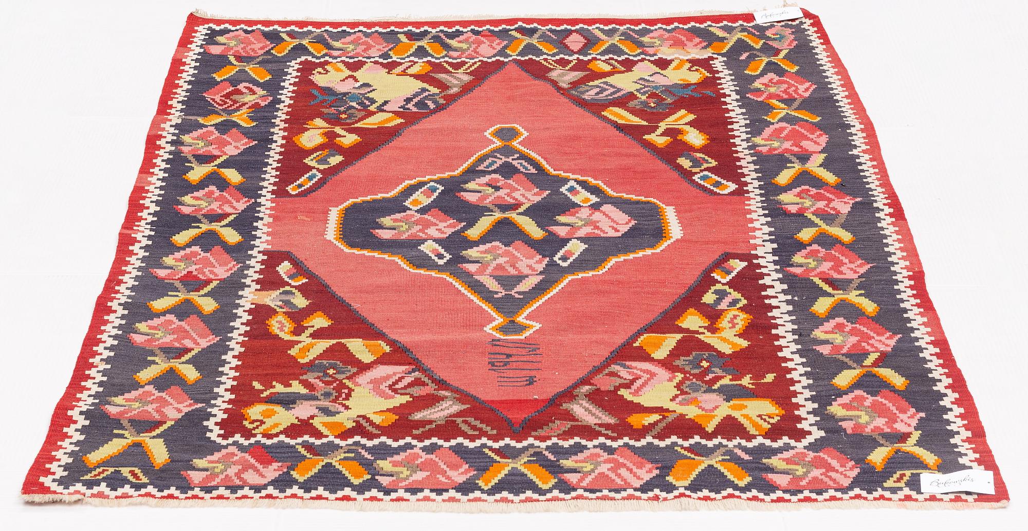 Matta, kelim, Azerbajdzjan, daterad 1945, 213 x 142 cm.