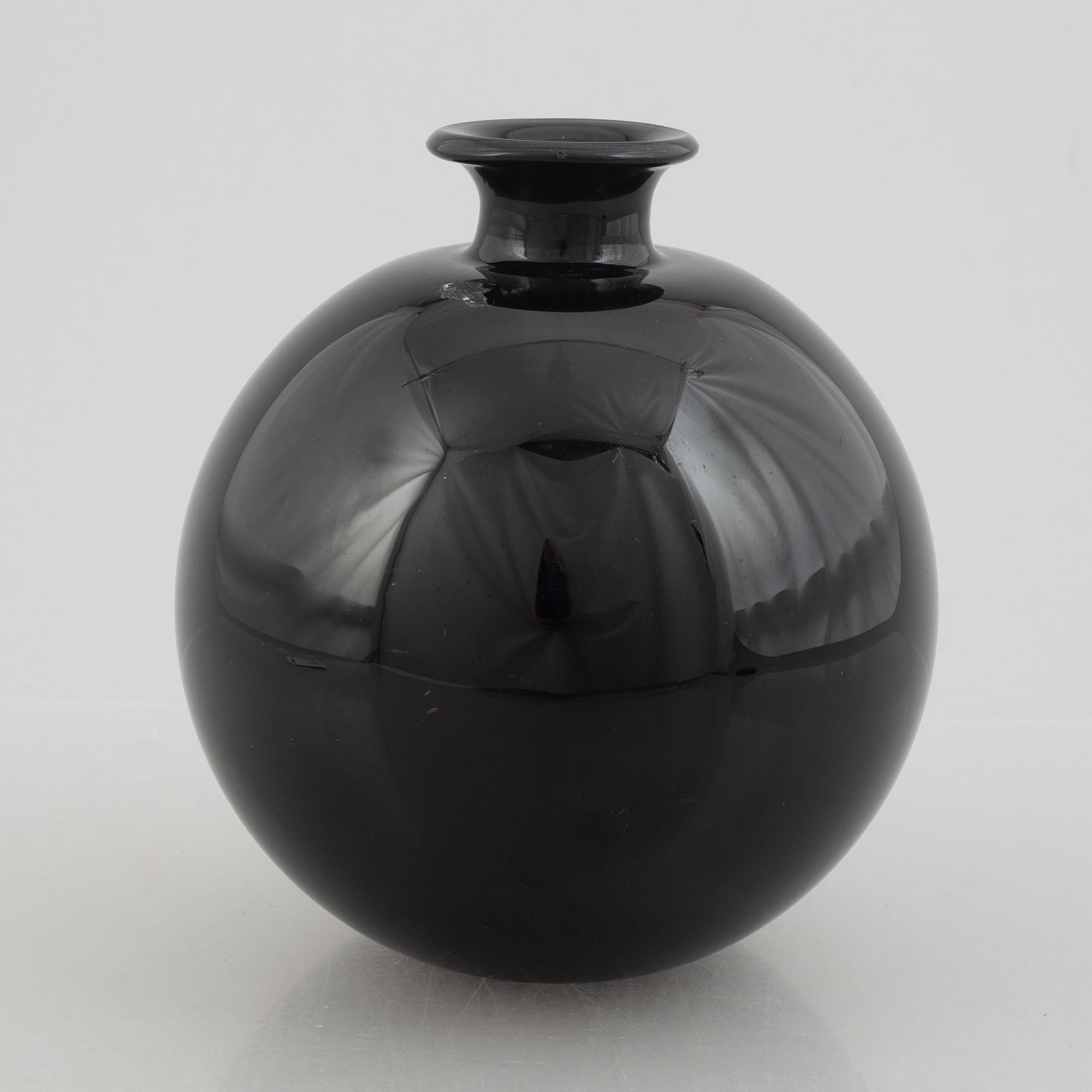 Harald Notini, a "Cryopas" vase model C11550, Pukebergs Glasbruk, 1930s.