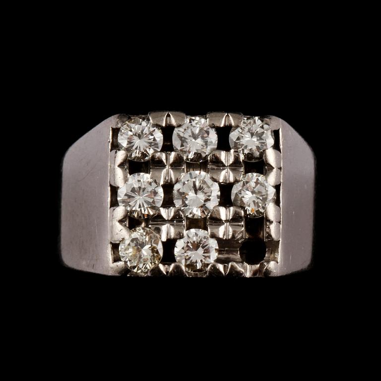 RING, 18k vitguld med 8 briljantslipade diamanter, 0,80 ct, Örns, Göteborg, 1973. Vikt 9 g.