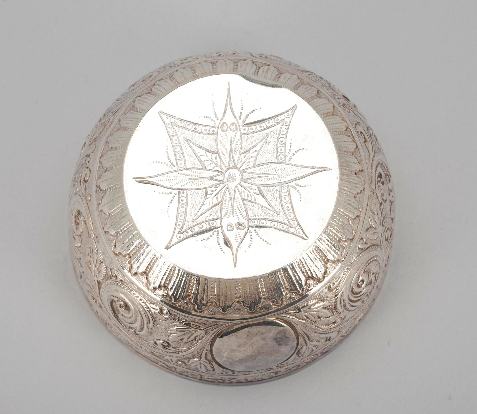 SKÅL, silver, London, 1879. Vikt 137 g.