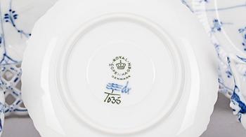 KAFFESERVISDELAR, 28 st, porslin, "Musselmalet", Royal Copenhagen.