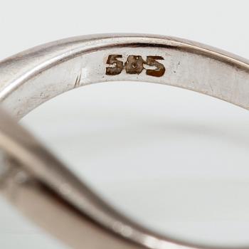 RING, 2 briljantslipade diamanter totalt ca 1,10 ct samt 6 mindre diamanter.