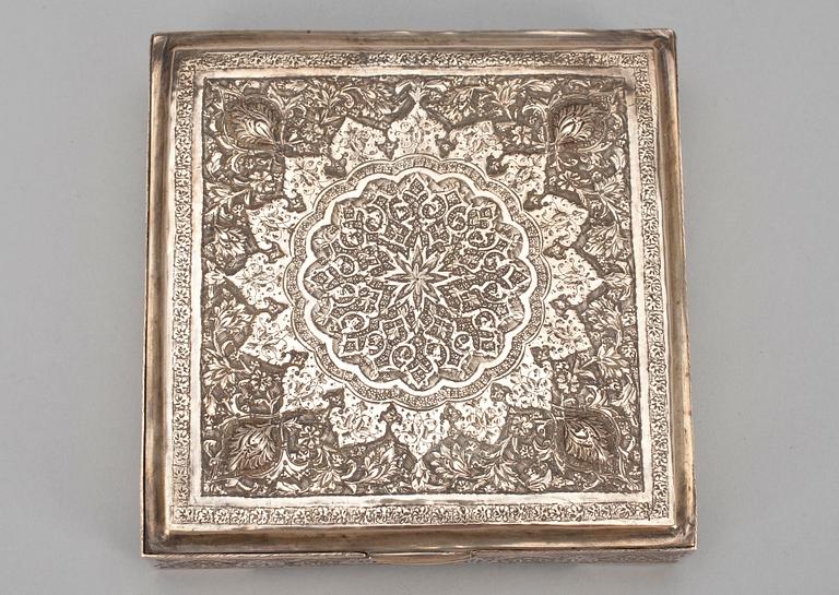 SKRIN, låghaltigt silver, Persien, 1900-tal. Vikt 348 g.