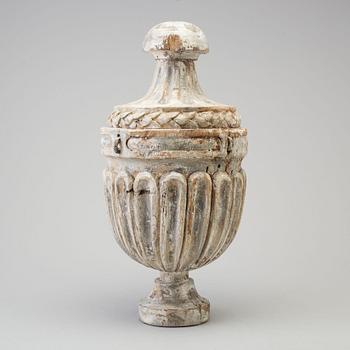 A carved decorative wood urn, late 18th / early 19th century.