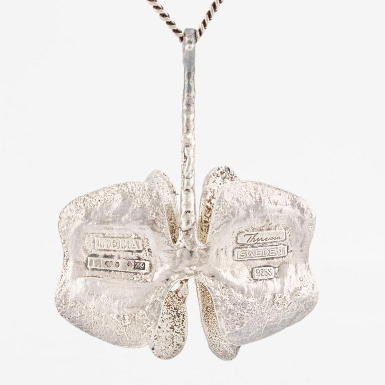 A Theresia Hvorslev pendant in sterling silver with a silver chain.