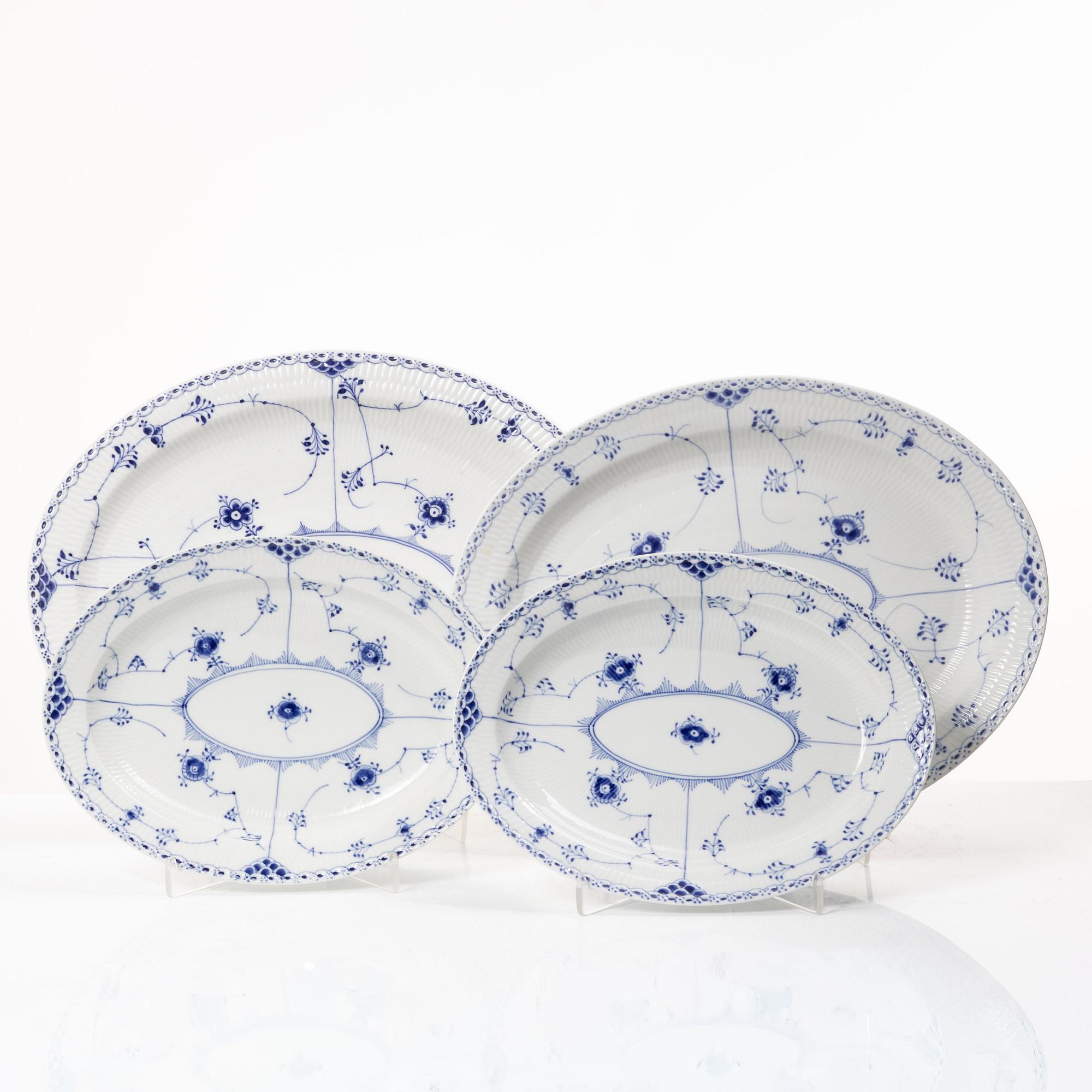 Royal Copenhagen, Dinner service, 31 pieces, “Musselmalet Halvblonde”, Denmark.