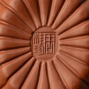 Zhou Guizhen, A Chinese yixing 'chrysanthemum' teapot, 1980/90s.