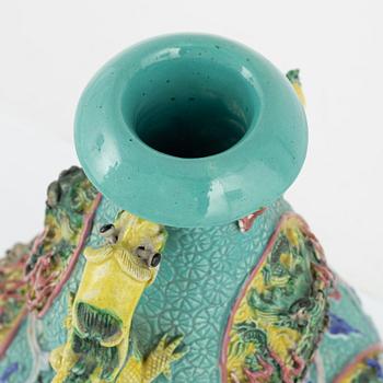 A Chinese porcelain vase, 20th Century.