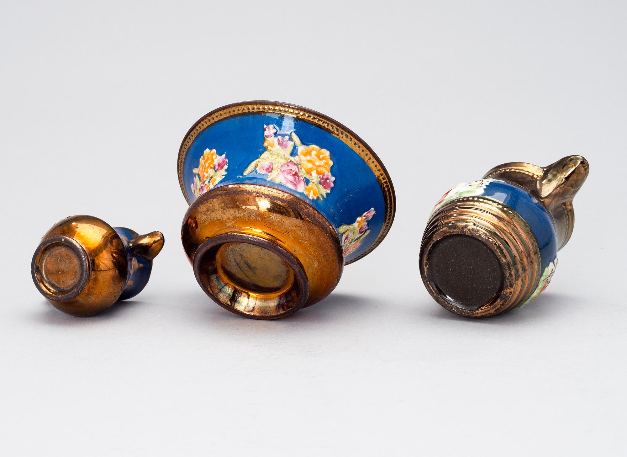 THREE PIECES OF LUSTERWARE, England, middle of the 19th century.