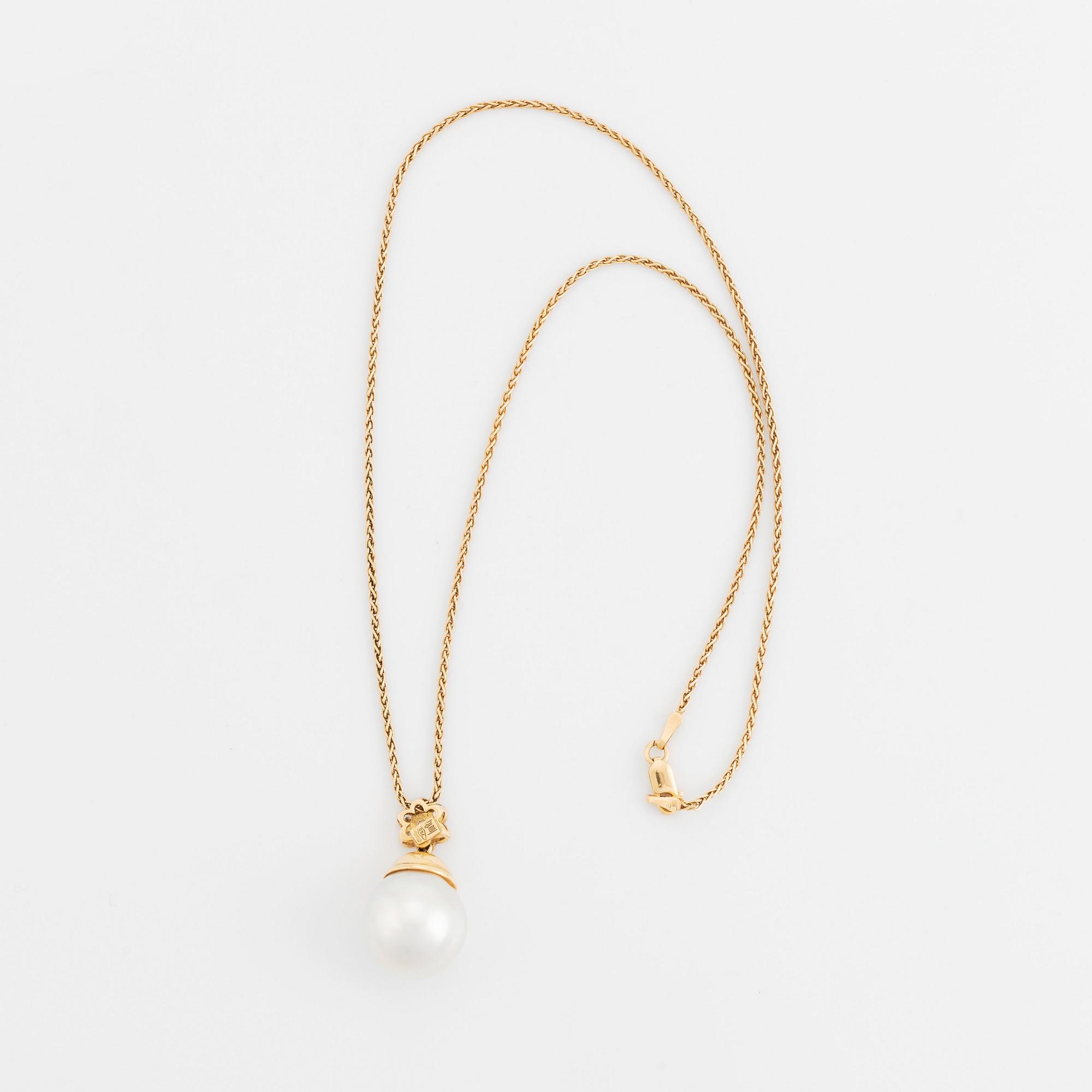 Hänge 18K guld med en odlad Söderhavspärla samt runda briljantslipad diamant.