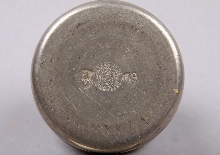 BURK MED LOCK, tenn. Firma Svenskt Tenn.