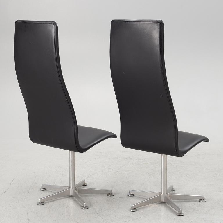 Arne Jacobsen, a pair of 'Oxford Chairs', Fritz Hansen, Denmark.