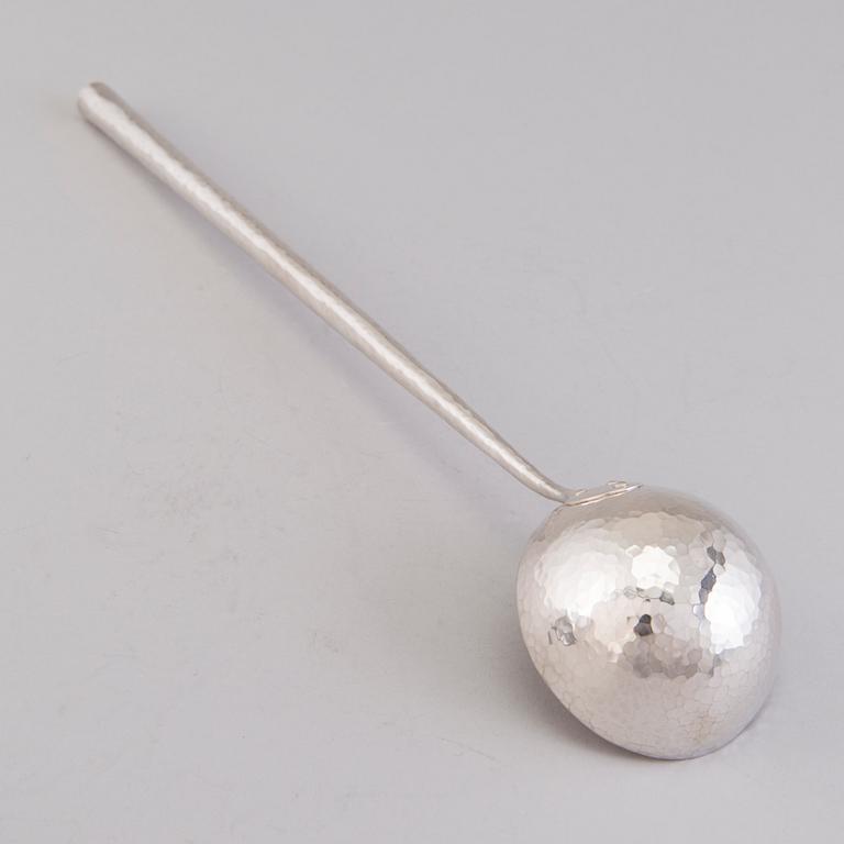 TAPIO WIRKKALA, bålskål samt slev, sterling silver, Kultakeskus, Tavastehus 1973.