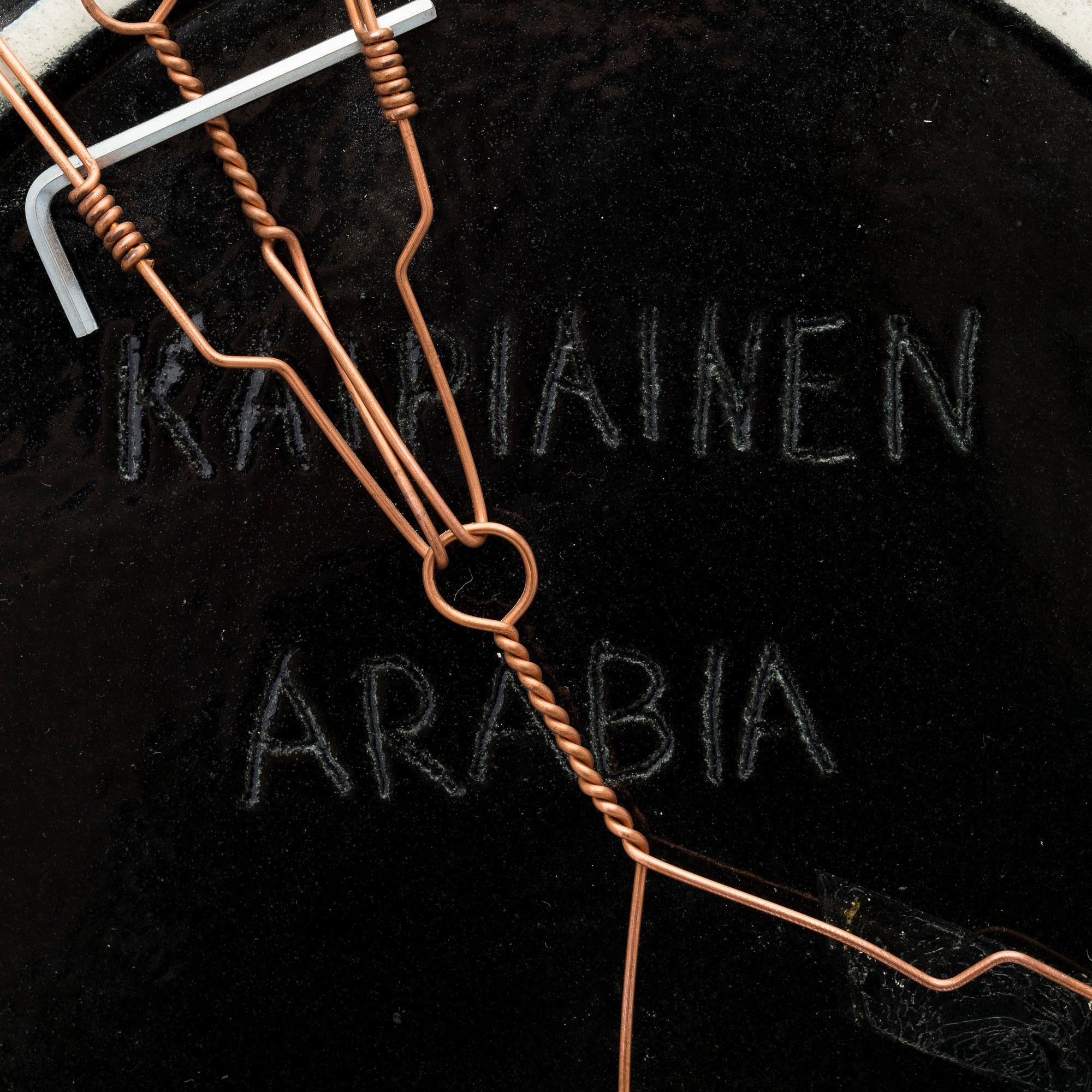 BIRGER KAIPIAINEN, KERAMIKFAT. Äpple och bär. Sign. Kaipiainen Arabia. 1970-tal.