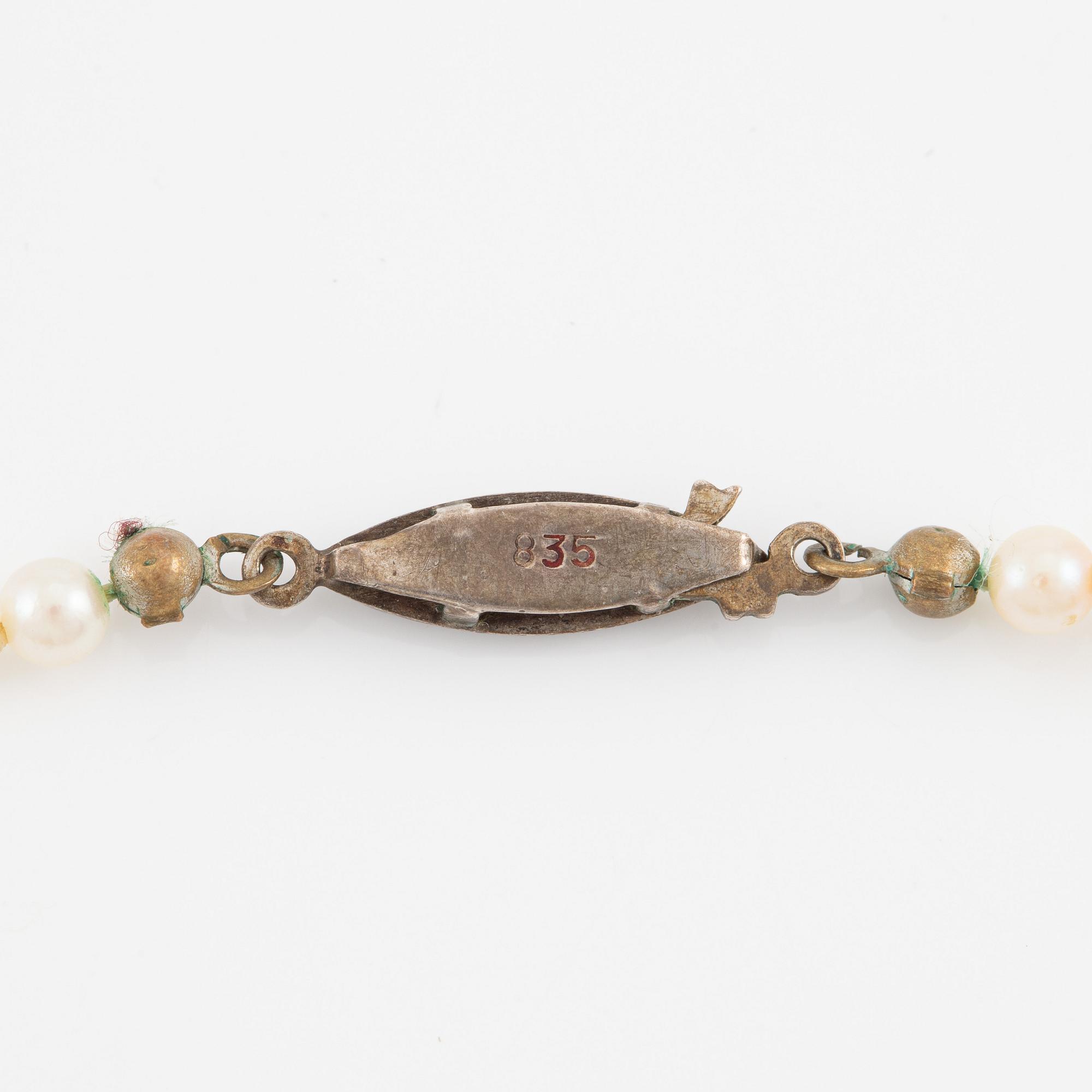 Pearl necklace, two cultured pearls, clasp silver.